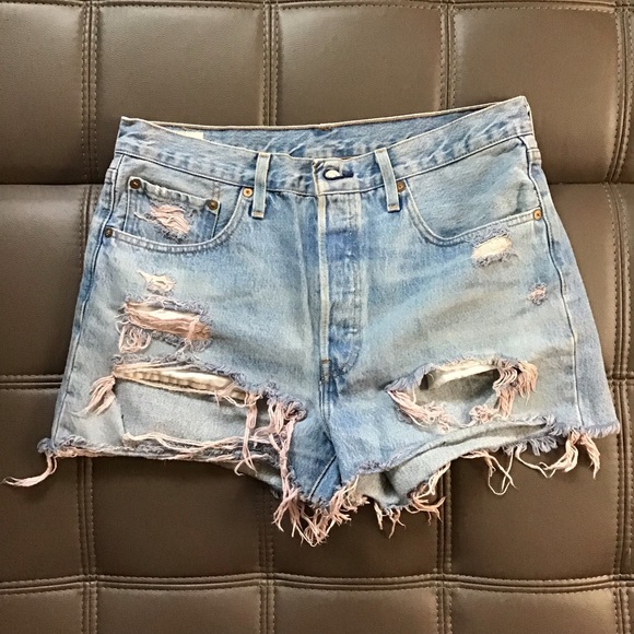 Levi distressed high-waisted jean shorts - Picture 2 of 9